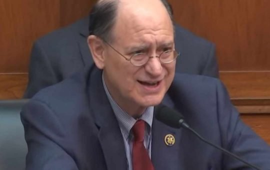 US Lawmaker Says 'Too Much Money and Power' Behind Crypto to Ban It