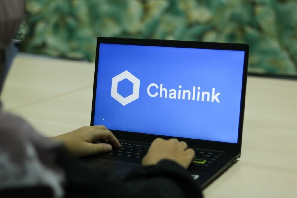 Chainlink Labs Partners with PwC Germany, Bitget Acquires BitKeep, Bitzlato Allows Users to Withdraw up to 50% of Assets, BANXA Joins Hands with BitMart